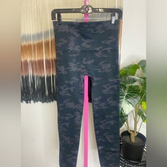 SPANX Seamless Leggings Core & Tummy Control for Shaping - Picture 9 of 10